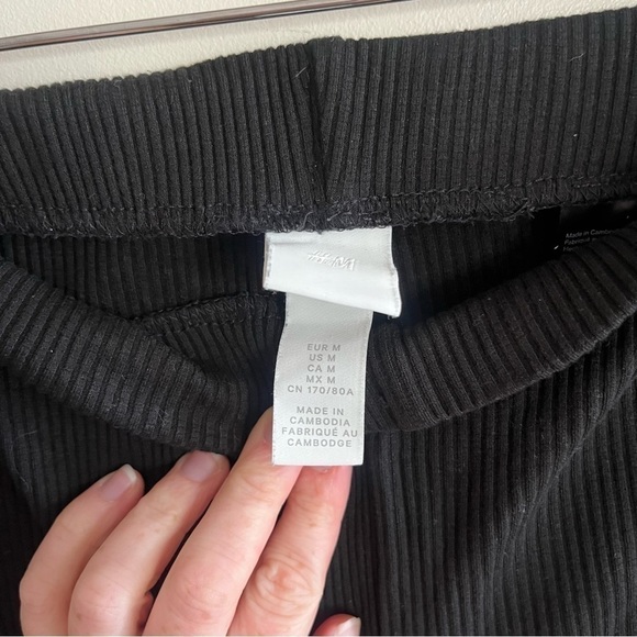 H&M Black Ribbed Flare Pants - Picture 3 of 7